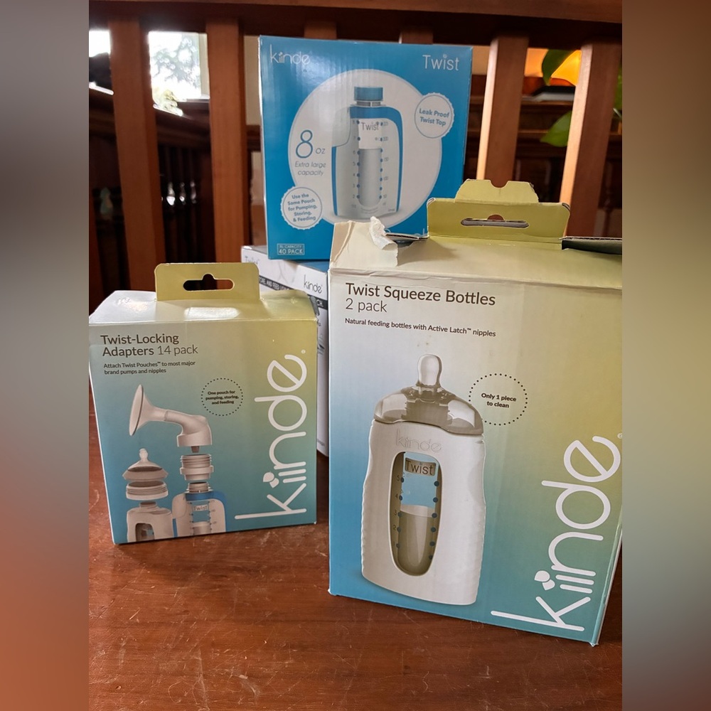 Kiinde Twist Squeeze Bottles and Adapters Set